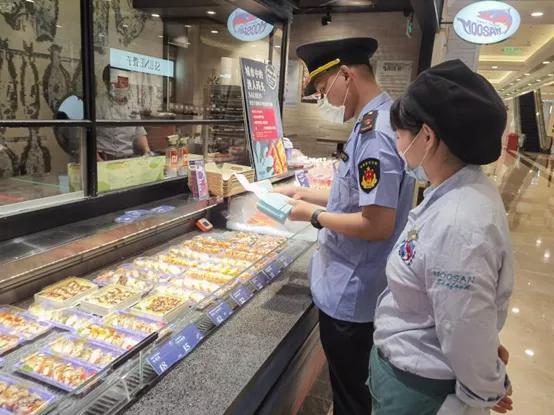 舌尖上的守护者 上海跑遍全市1.2万余家单位，筑牢食品安全防线