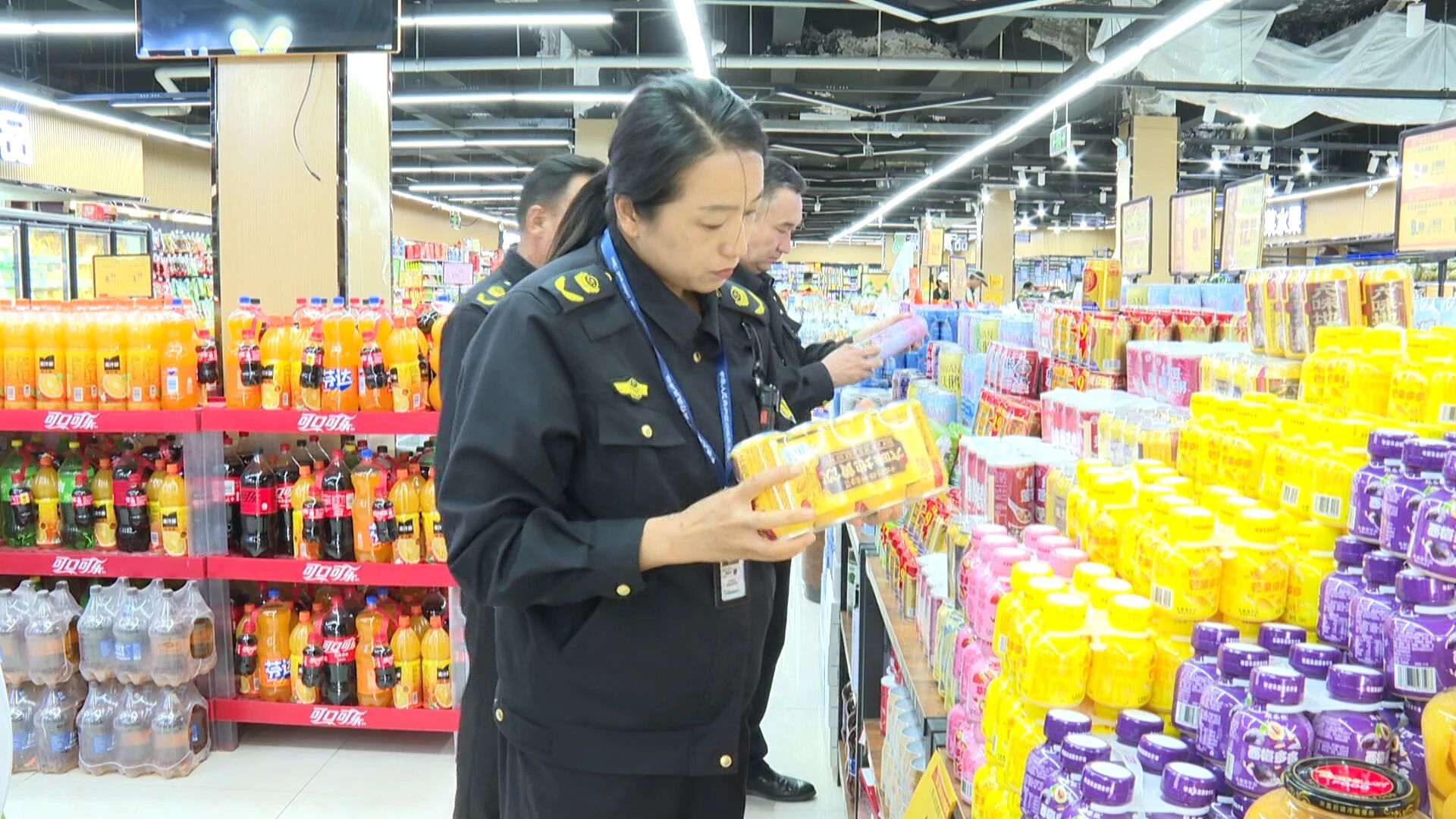 吉木萨尔县开展节前食品安全检查 护航群众“舌尖上的安全”